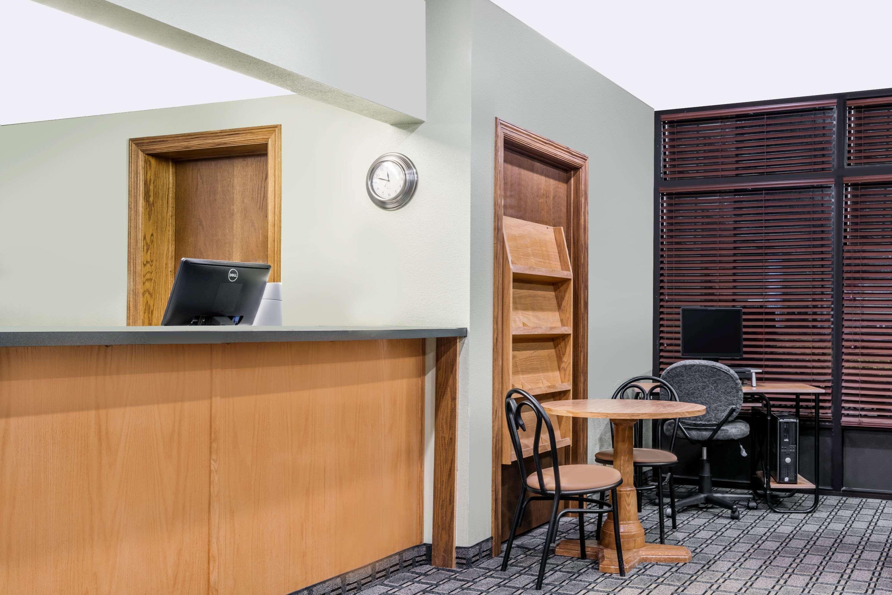 Super 8 By Wyndham Mankato Otel Dış mekan fotoğraf