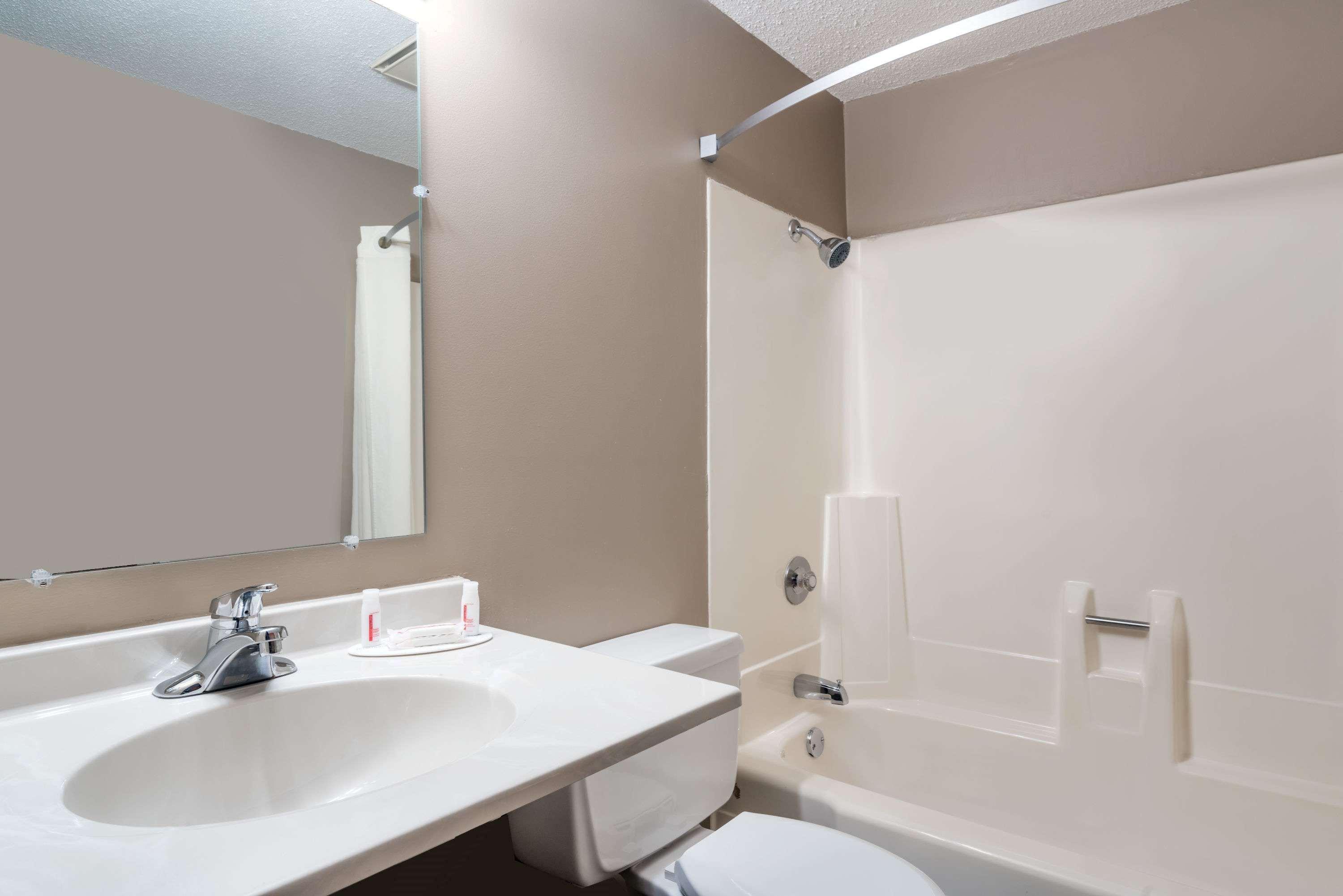 Super 8 By Wyndham Mankato Otel Dış mekan fotoğraf