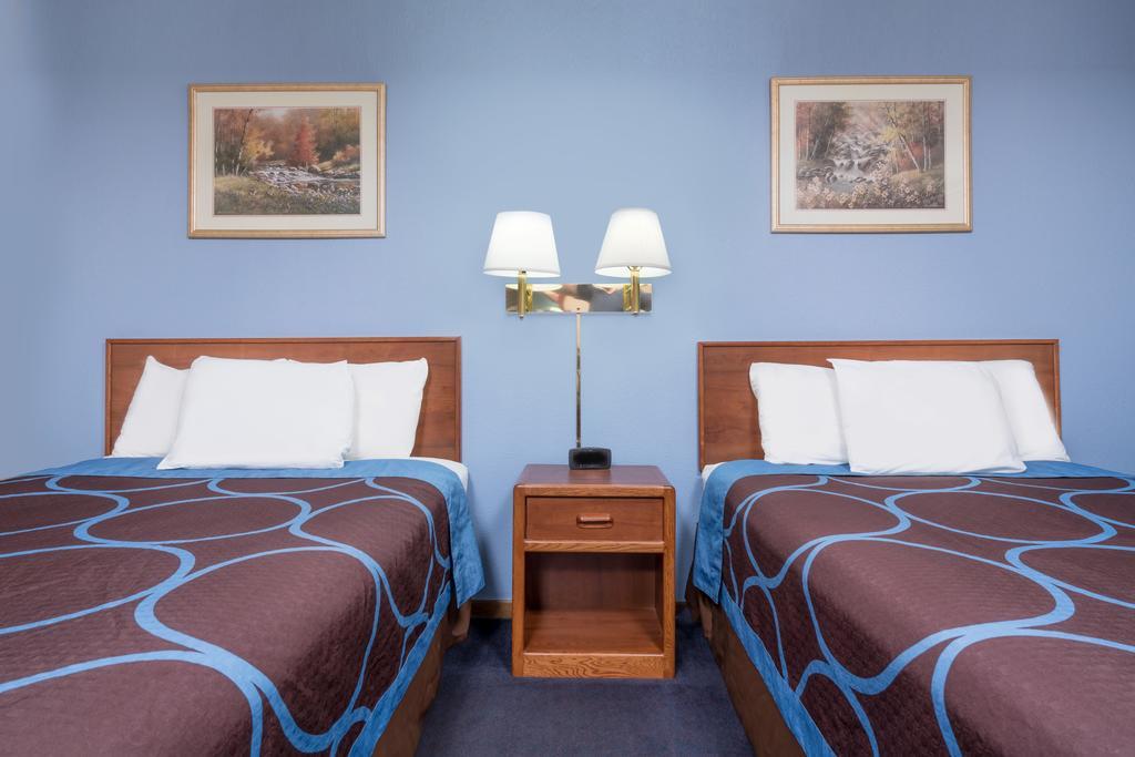 Super 8 By Wyndham Mankato Otel Oda fotoğraf